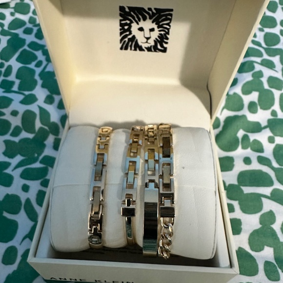 Anne Klein Gold/Black Watch + 3 Bracelet Set NIB 🎁 Perfect Gift - Picture 7 of 10